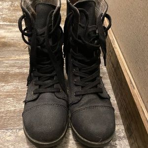 Combat boots